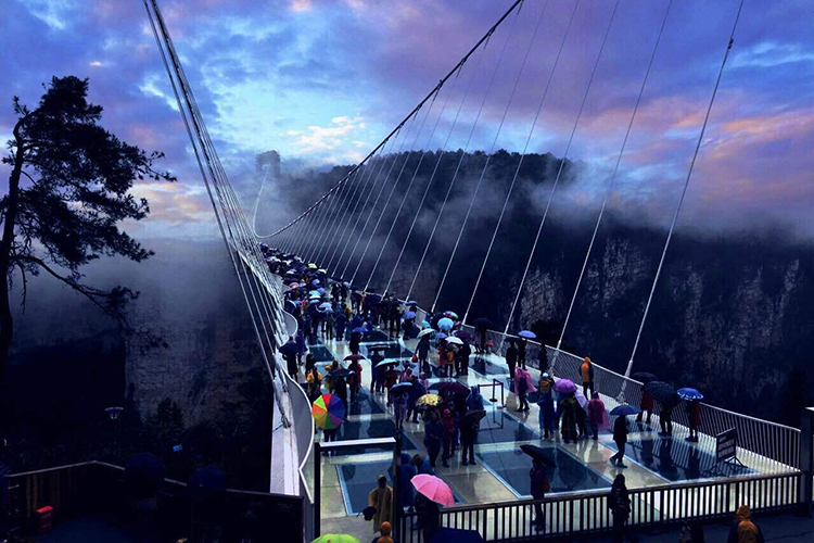 長(zhǎng)沙出發(fā)到張家界玻璃橋、天門山、玻璃棧道、鳳凰古城3日游