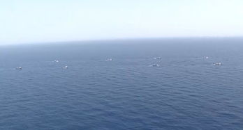 中国海军护航编队扬州舰 成功护送8艘中国远洋捕捞渔船